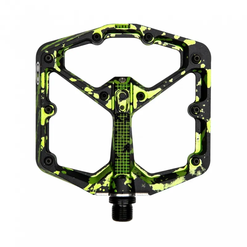 Crankbrother Stamp 7 Flat Pedals in Black/Green