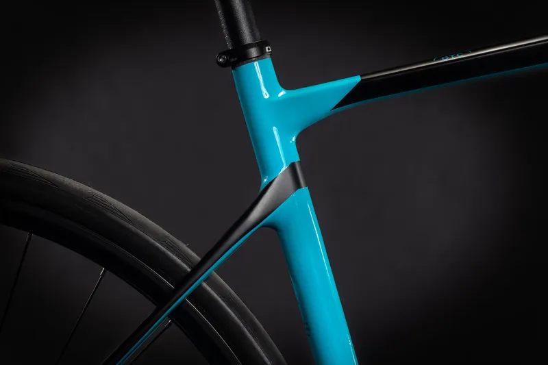 Cube Attain GTC SL Road Bike in Blue -8