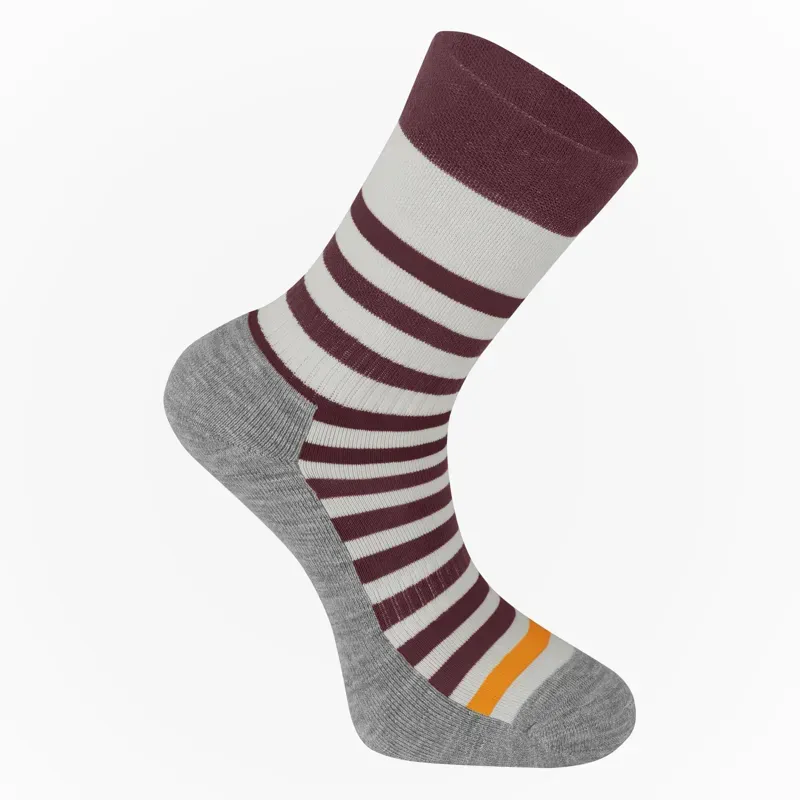 Madison Roam Isoler Merino 4 Season Socks in Fig red / Mango orange