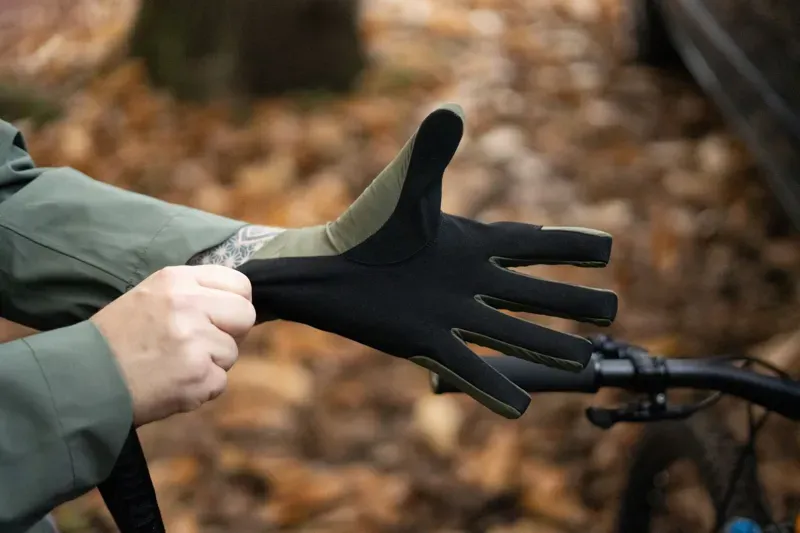 Madson Flux Waterproof Trail Gloves in Ink Navy-3