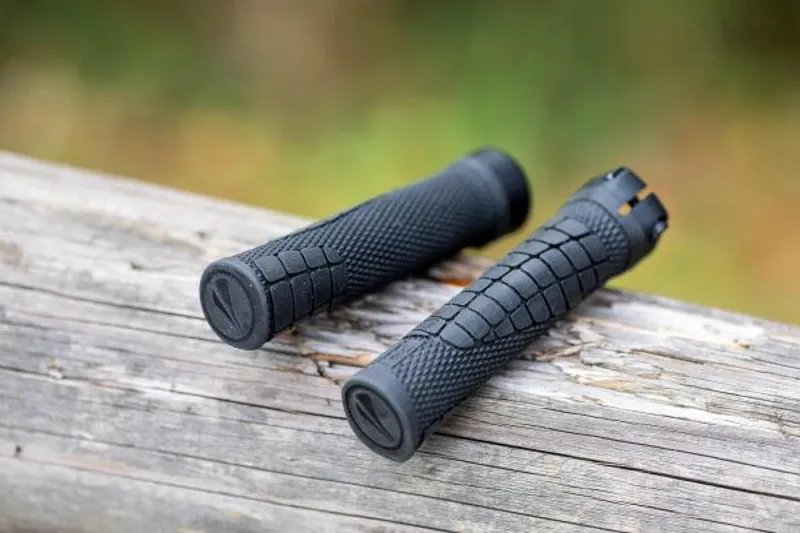 Sqlab Kids Grip 7 1/ 2 in BLACK-3
