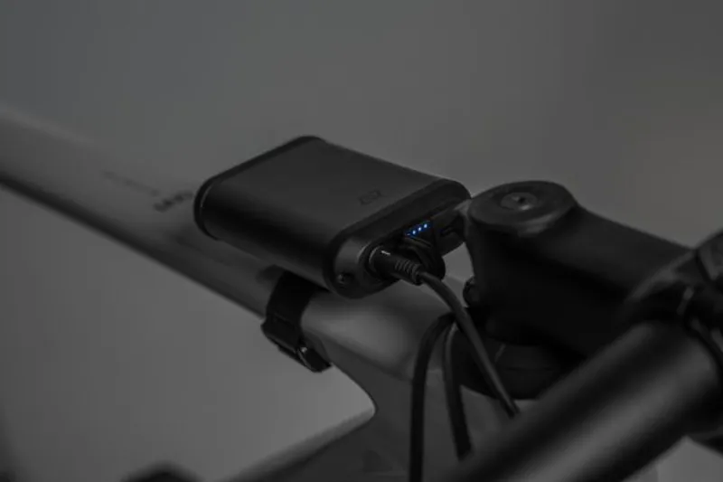 Acid Front Light Pro-E 200 HB with Powerbank Battery-4