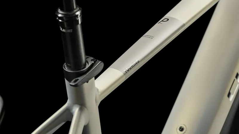 Cube Touring Hybrid Pro 625 Trekking Electric Bike in Pearly Silver-4