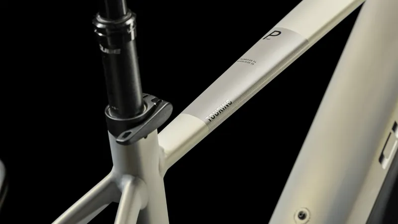 Cube Touring Hybrid Pro 625 Trekking Electric Bike in Pearly Silver-9