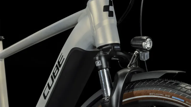 Cube Touring Hybrid Pro 625 Trekking Electric Bike in Pearly Silver-12