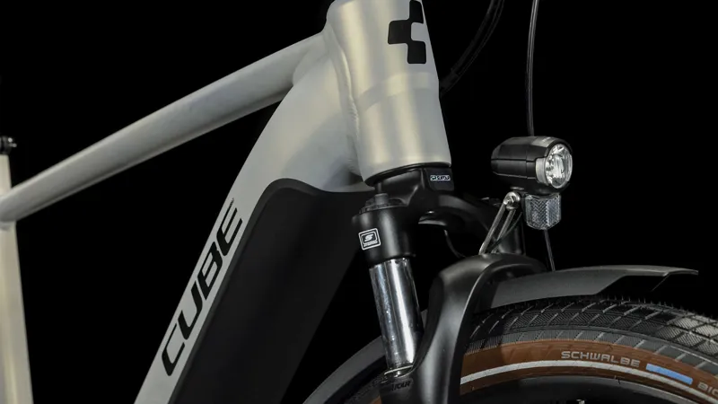 Cube Touring Hybrid Pro 625 Trekking Electric Bike in Pearly Silver-5