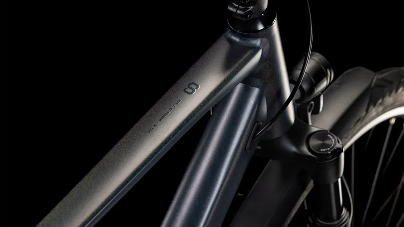 Cube Kathmandu SLX 2025 in Black-4