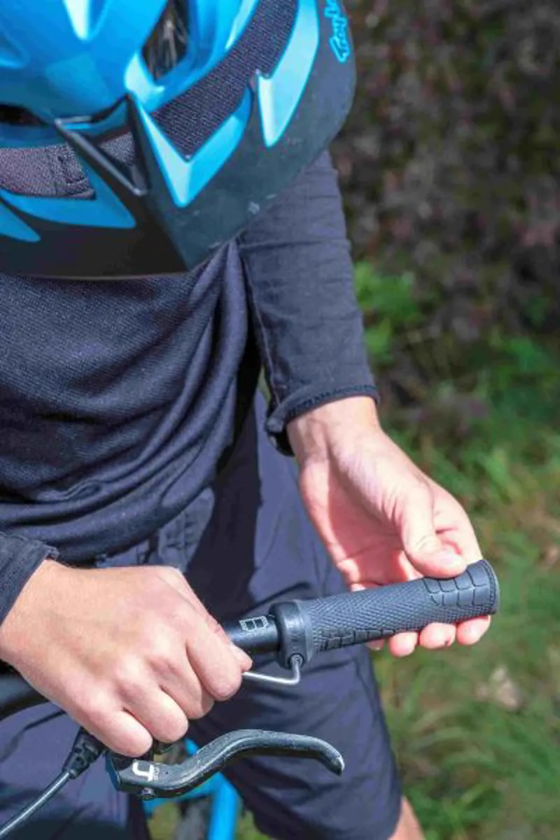 Sqlab Kids Grip 7 1/ 2 in BLACK-4