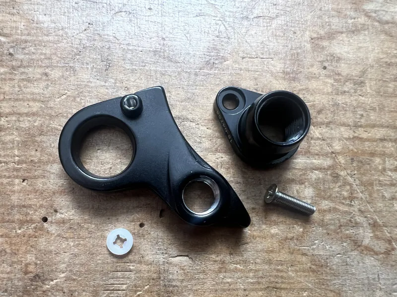 Genuine Cube Mech Hanger / Dropout 8654 x12 STD-2