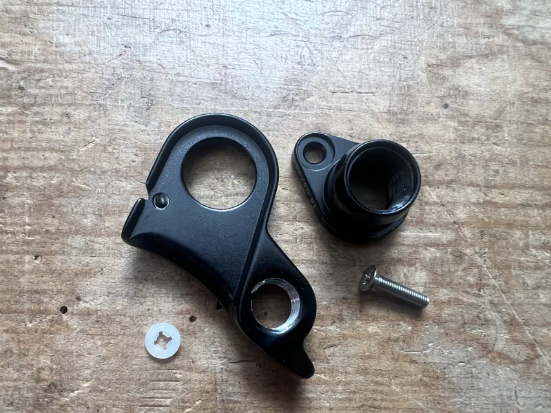 Genuine Cube Mech Hanger / Dropout 8654 x12 STD-1