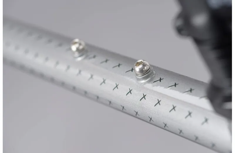 Genesis CDA 30 Gravel Bike in Silver-5