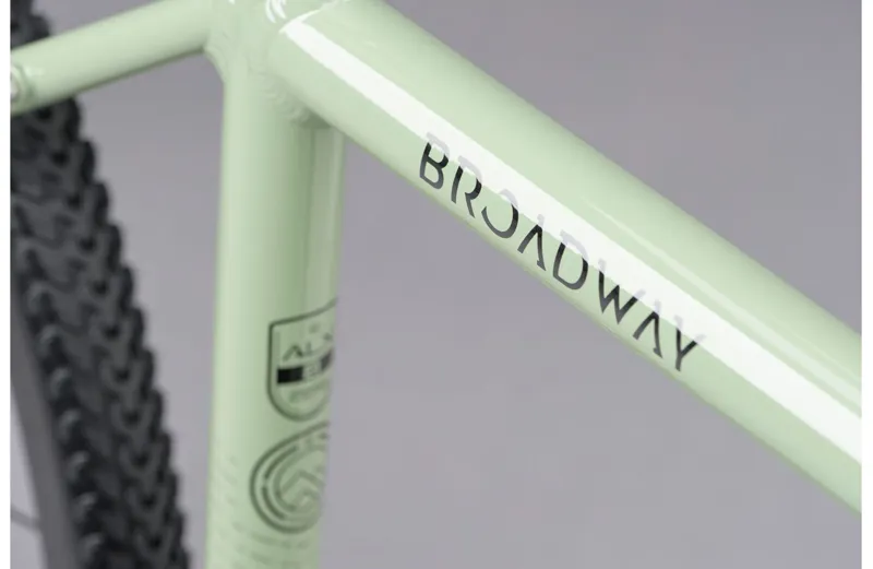 Genesis Broadway Hybrid Bike in Green-5