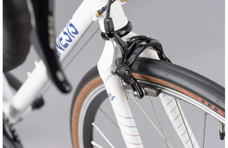 2023 Genesis Equilibrium Steel Road Bike in White-3