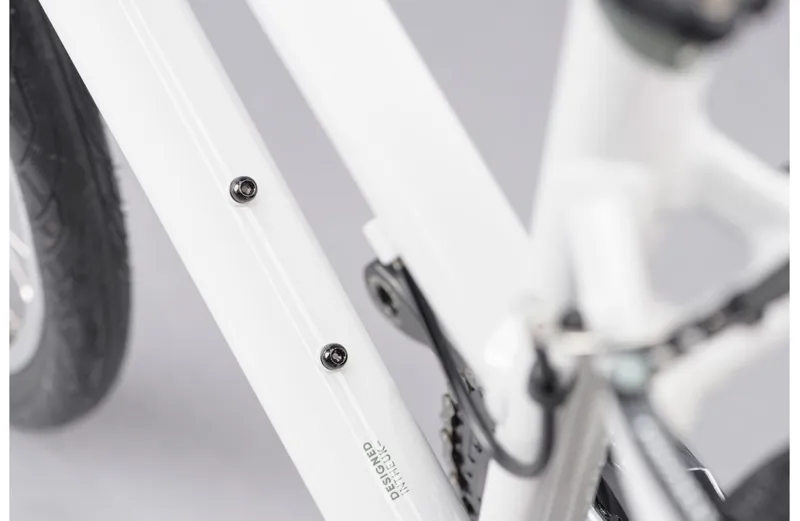 Ridgeback Motion Open Frame Hybrid Bike in White-10