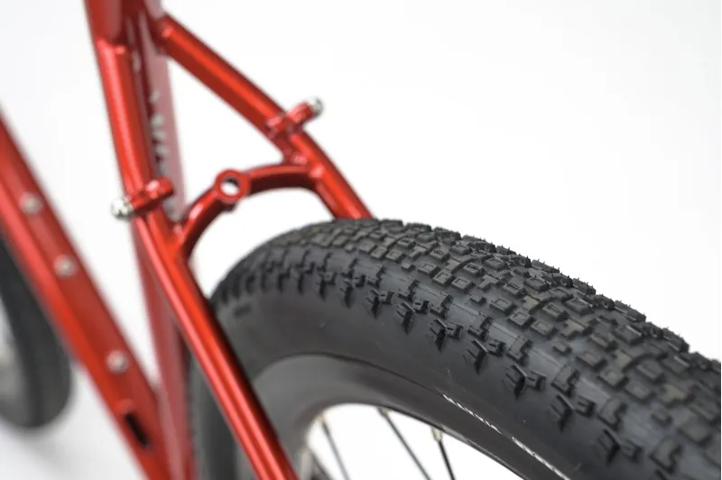 2025 Genesis Croix De Fer 10 Flat-Bar Gravel Bike in Red-13