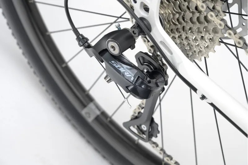 2025 Ex-Hire Genesis Croix De Fer 10 Steel Gravel Bike in White-8