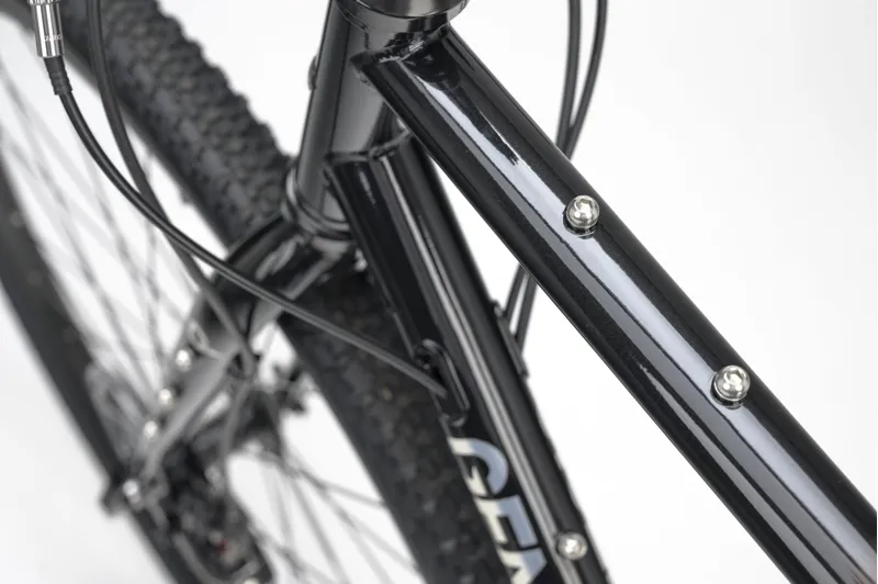 2025 Genesis Croix De Fer 20 Steel Gravel Bike in Black-9