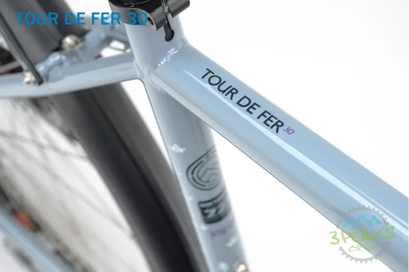 2025 Genesis Tour De Fer 30 Touring Bike in Grey-9