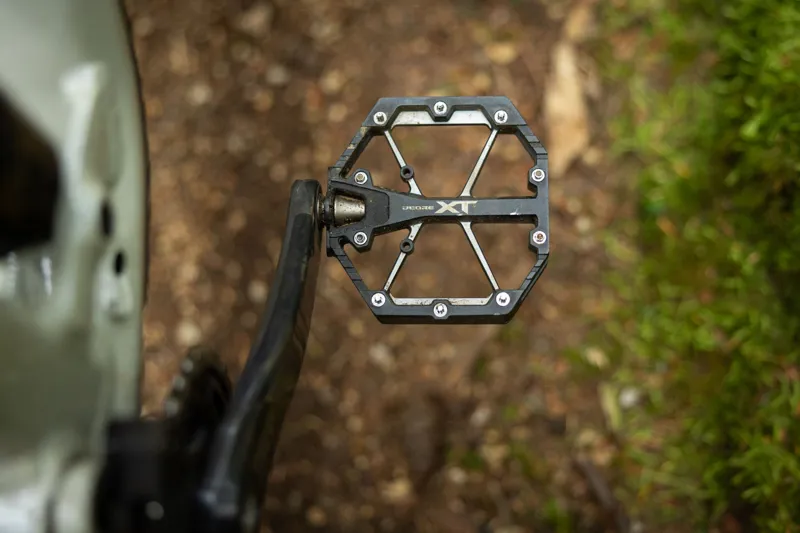 Shimano PD-M8240 Deore XT MTB Flat Pedals in Black-9
