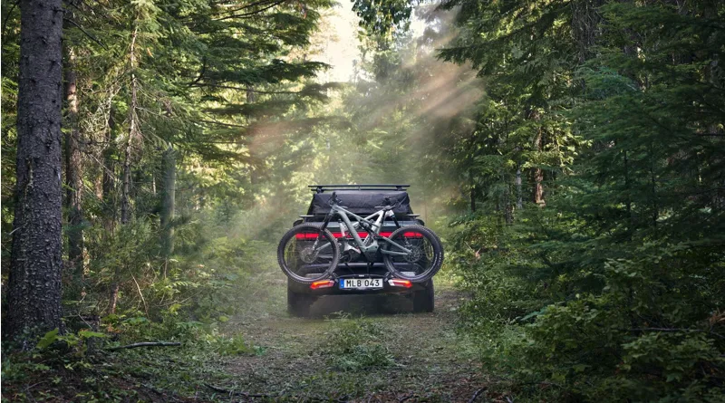 Thule Epos 3-Bike 13-pin Foldable Towbar Bike Rack in Black/Silver-1